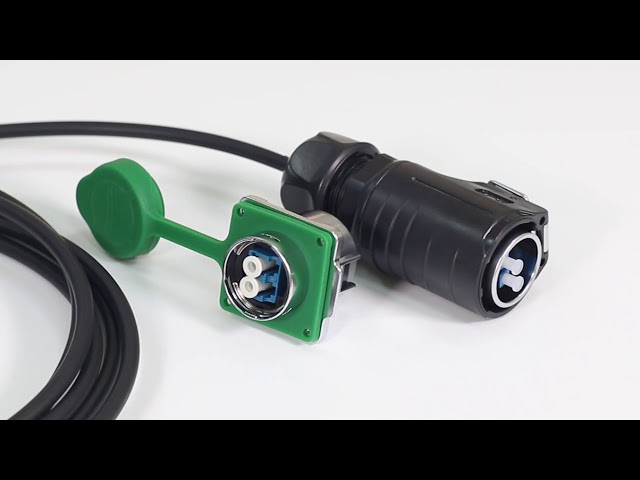 Langsung Dua Mode LC Konektor Serat Optik Tahan Air Untuk Kabel Logam PBT Plastik Dibuat